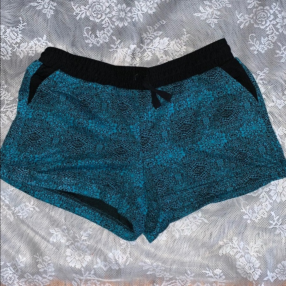 Maurice’s elastic waist band shorts with pockets